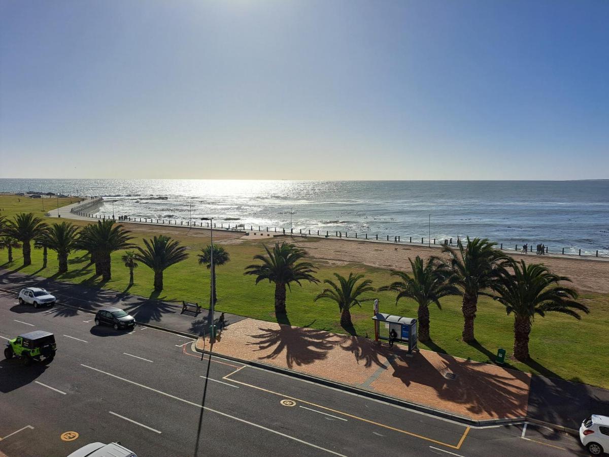 3 Bedroom Sea Facing Family Apartment Cape Town Moullie Point Екстериор снимка