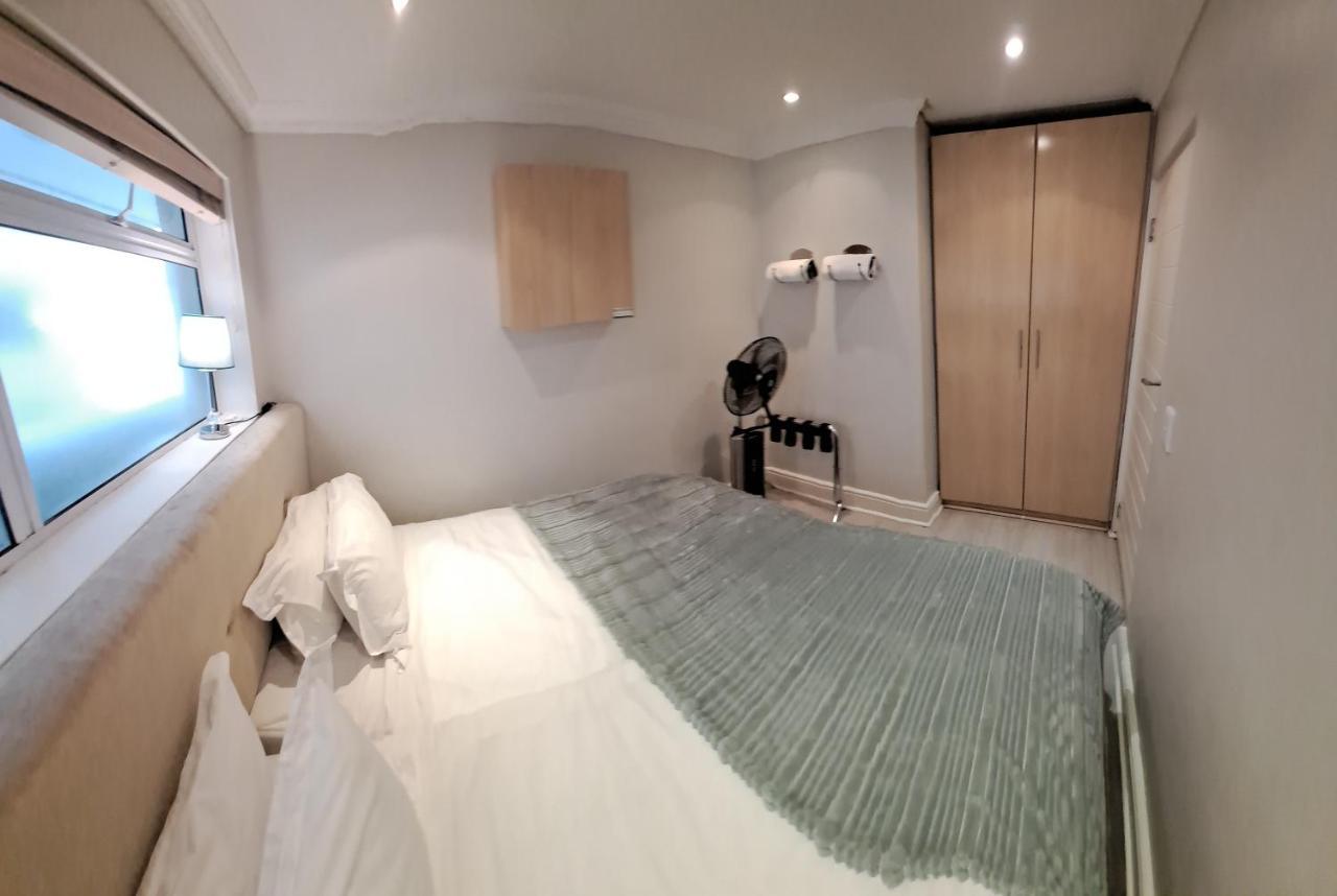 3 Bedroom Sea Facing Family Apartment Cape Town Moullie Point Екстериор снимка