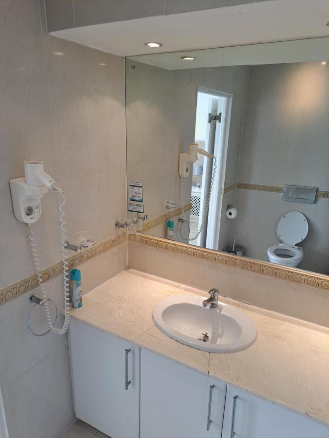 3 Bedroom Sea Facing Family Apartment Cape Town Moullie Point Екстериор снимка