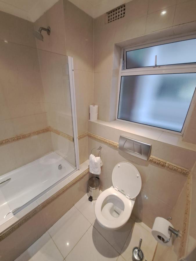 3 Bedroom Sea Facing Family Apartment Cape Town Moullie Point Екстериор снимка