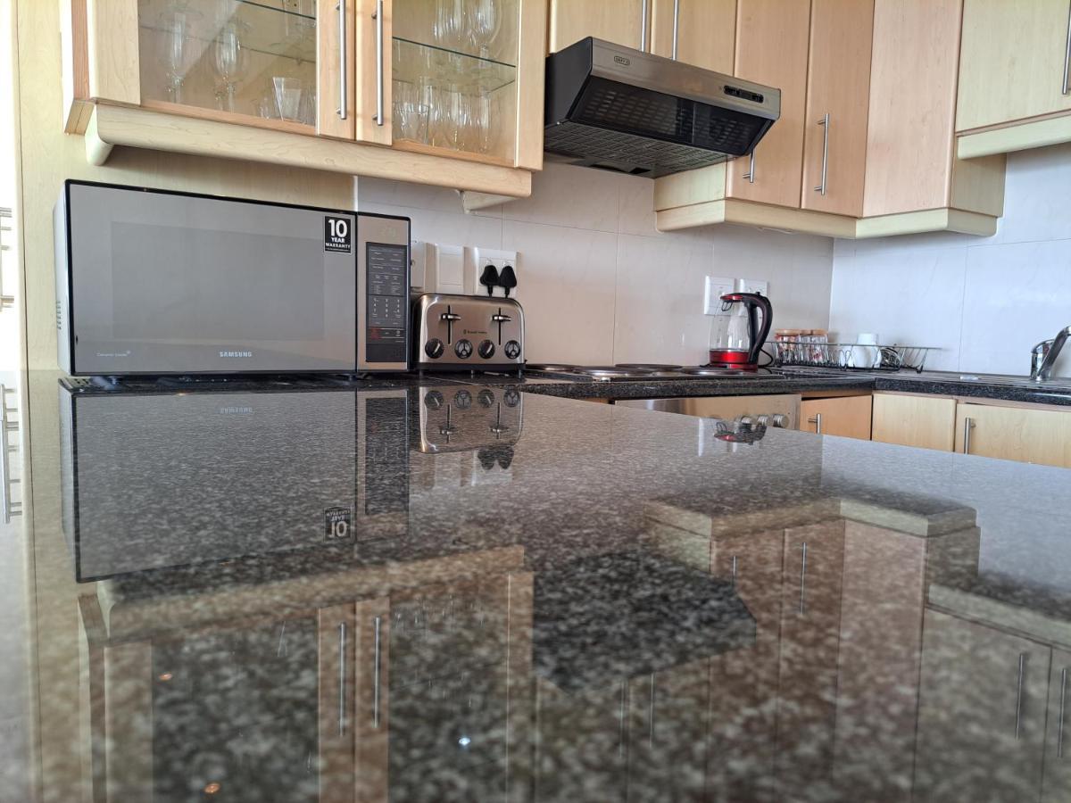 3 Bedroom Sea Facing Family Apartment Cape Town Moullie Point Екстериор снимка